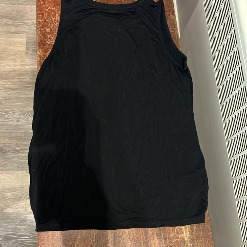 Workout top - Picture 3 of 3